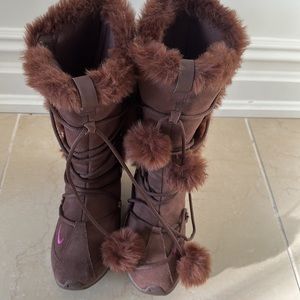 Nike winter fuzzy boots